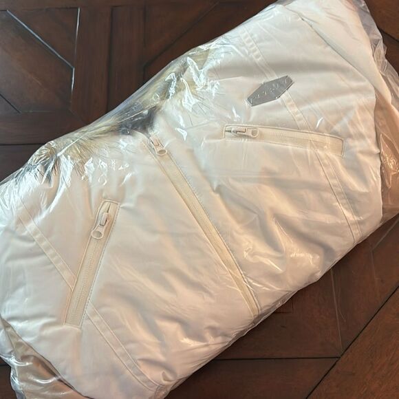 NWT PRETTYLITTLETHING SKI Cream Faux Fur Trim Belted Puffer Coat - Picture 6 of 8